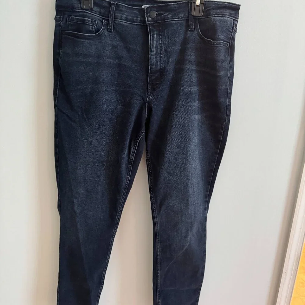 Old Navy Rockstar Super Skinny High Rise Jeans - Picture 3 of 3